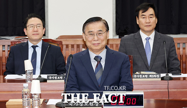 국회 정보위원회 전체회의 출석한 이종석 국정원장. /국회사진기자단