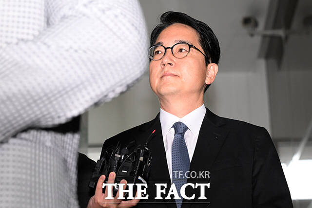 심우정 전 검찰총장이 2025년 9월 30일 오전 서울 서초구 한샘빌딩에 마련된 순직 해병 특검 사무실에 피의자 신분으로 출석하고 있다. /서예원 기자