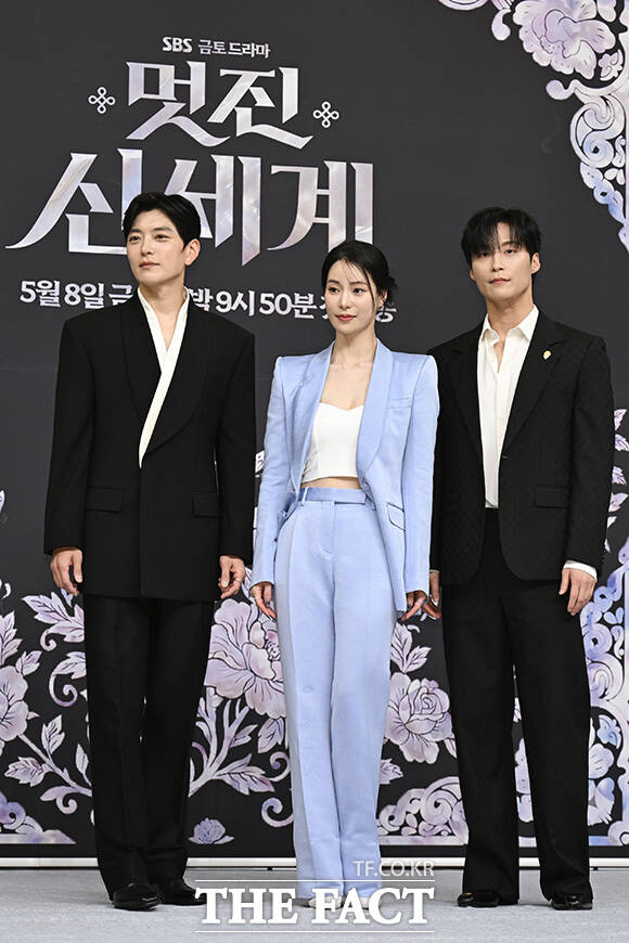 장승조와 임지연, 허남준이 포즈를 취하고 있다.