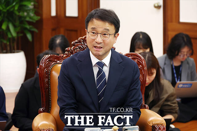 한병도 더불어민주당 원내대표가 7일 오후 서울 여의도 국회에서 열린 우원식 국회의장 주재 여야 원내대표 회동에서 발언을 하고 있다. /배정한 기자