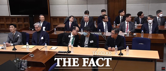내란 우두머리 등 혐의로 기소된 윤석열 전 대통령과 김용현 전 국방부 장관, 노상원 전 정보사령관 등이 2월 19일 오후 서울 서초구 서울중앙지방법원에서 열린 12.3 비상계엄 관련 윤 전 대통령 내란 우두머리 혐의 사건 1심 선고공판에 참석하고 있다. /서울중앙지방법원