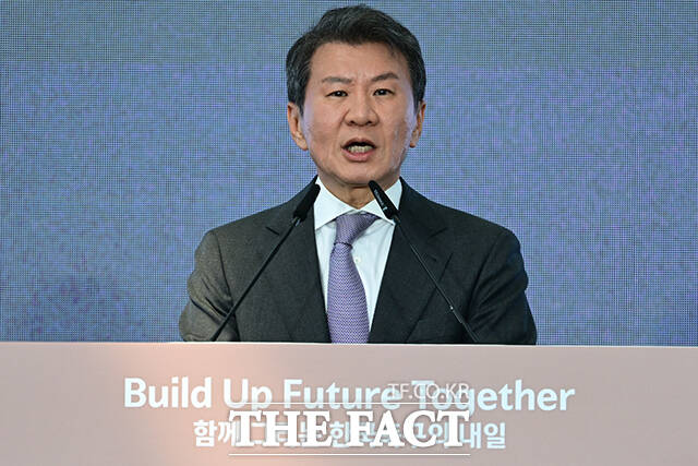 정몽규 대한축구협회장이 4월 7일 천안 서북면 코리아풋볼파크 개관식에서 기념사를 하고 있다./더팩트 DB