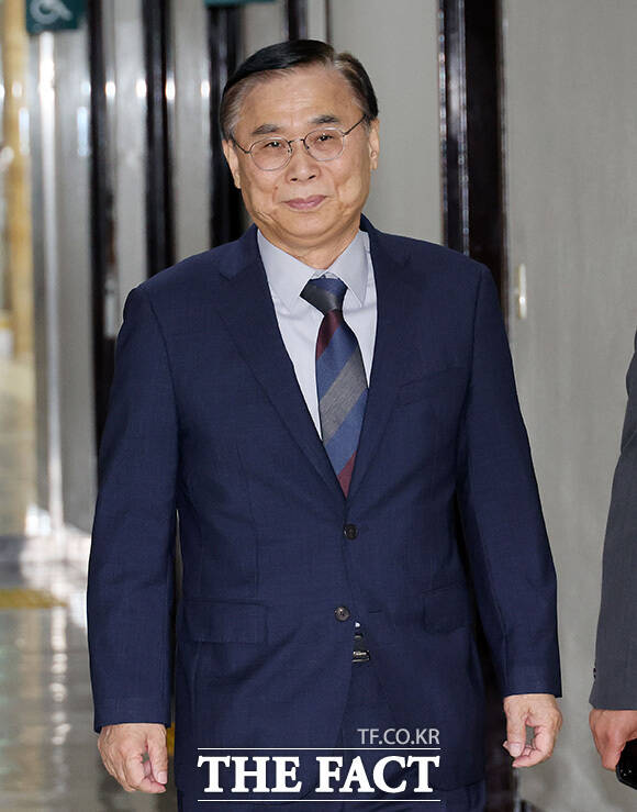 국회 정보위원회 전체회의 출석한 이종석 국정원장. /국회사진기자단