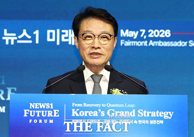 이규연 대통령비서실 홍보소통수석이 7일 오전 서울 영등포구 여의도 페어몬트 앰배서더 호텔에서 열린 뉴스1 미래포럼에 참석해 이재명 대통령의 축사를 대독하고 있다. /뉴스1