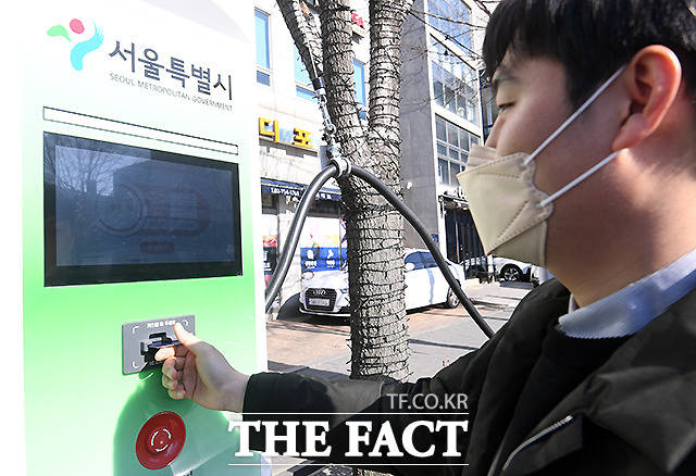 서울시는 5월 9일부터 시에서 직접 설치·운영 중인 충전기의 요금을 인하한다. /더팩트 DB