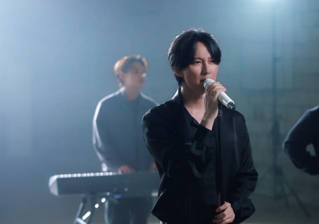 김남길은 자신의 팬미팅과 KBS2 '더 시즌즈-성시경의 고막남친'에서 새 싱글 '너에게 가고 있어'를 라이브 가창하며 시선을 모았다. /길스토리이엔티