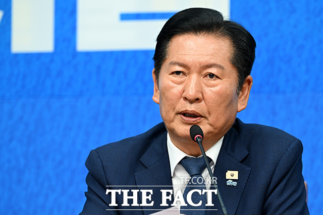 더불어민주당이 충남 공주·부여·청양 국회의원 재보궐선거에 김영빈 변호사를 전략공천했다. 사진은 정청래 민주당대표. /남용희 기자