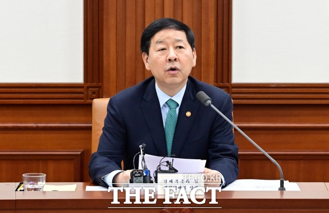 구윤철 부총리 겸 재정경제부 장관이 24일 오전 서울 종로구 정부서울청사에서 열린 비상경제본부회의 겸 국가창업시대 전략회의에 참석해 모두발언을 하고 있다. /임영무 기자