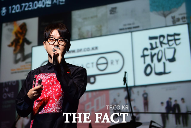 가수 이승환이 콘서트장 대관 취소 문제로 갈등을 빚었던 구미시 등을 상대로 낸 손해배상 소송에서 승소했다. /더팩트 DB