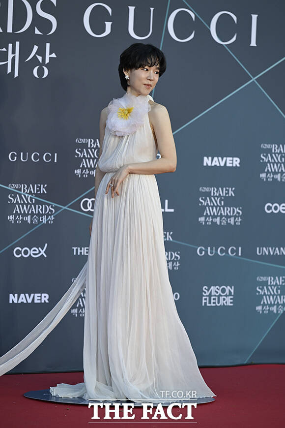 설인아와 명세빈, 염혜란, 이혜영(왼쪽부터)이 포즈를 취하고 있다.