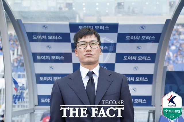 9일 수원월드컵경기장에서 열린 K리그2 대구와의 경기를 지휘하는 수원삼성 이정효 감독/ 수원=K리그