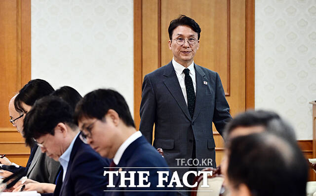 김민석 국무총리가 11일 오후 서울 종로구 정부서울청사에서 열린 국제개발협력위원회 회의에 참석해 모두발언을 하고 있다. /임영무 기자