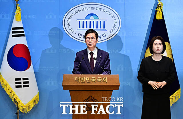 조경태 국민의힘 의원이 11일 오전 서울 여의도 국회 소통관에서 기자회견을 열고 하반기 국회부의장 선거 출마선언을 하고 있다. /국회=배정한 기자