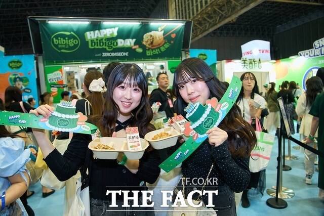 CJ제일제당이 지난 8~10일 일본 치바현 마쿠하리 멧세에서 진행된 'KCON JAPAN 2026'에서 비비고 부스를 운영하며 현지 소비자들에게 K-푸드의 매력을 알렸다. /CJ제일제당
