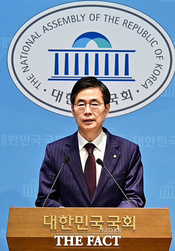조경태 국민의힘 의원이 11일 오전 서울 여의도 국회 소통관에서 기자회견을 열고 하반기 국회부의장 선거 출마선언을 하고 있다. /국회=배정한 기자