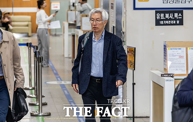 김용진 전 뉴스타파 대표가 11일 오전 서울 서초구 서울중앙지방법원에서 열린 '윤석열 전 대통령 명예훼손' 허위보도 의혹 관련 공판에 출석하고 있다. /서예원 기자