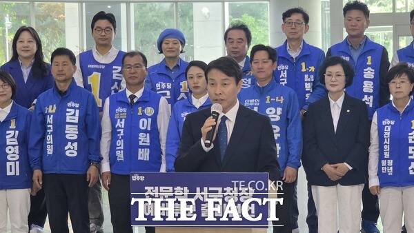전문학 더불어민주당 대전시 서구청장 후보가 11일 대전시의회에서 기자회견을 열고 서구청장 선거 출마를 공식 선언했다. /정예준 기자