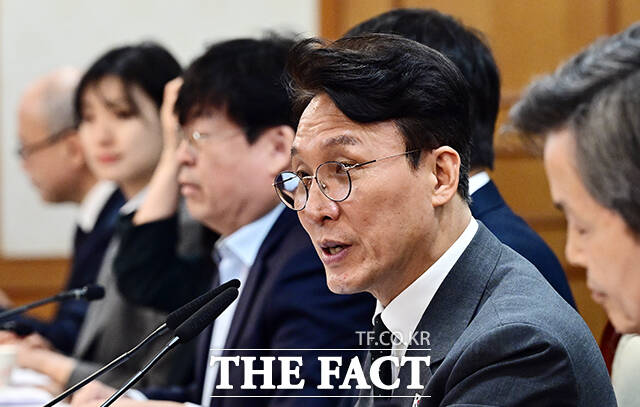 김민석 국무총리가 11일 오후 서울 종로구 정부서울청사에서 열린 국제개발협력위원회 회의에 참석해 모두발언을 하고 있다. /임영무 기자