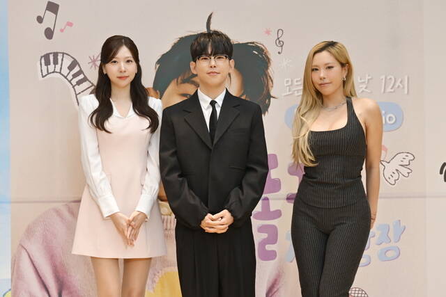 가수 폴킴, 댄서 가비, 아나운서 허유원(왼쪽부터)이 KBS 쿨FM 개편의 새로운 DJ로 출격한다. /KBS