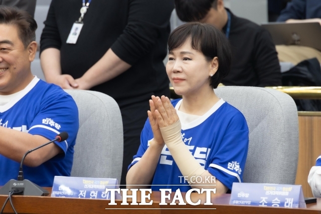 전현희 더불어민주당 의원이 6·3 지방선거 '골목골목선대위' 서울선대위원장에 임명됐다. 사진은 지난 10일 열린 민주당 대한민국 국가 정상화 선거대책위원회 출범식에 참석한 전 의원. /전현희 의원실 제공