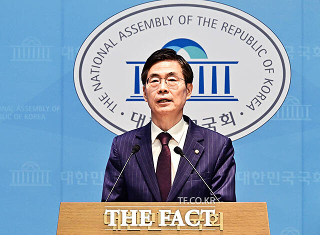 조경태 국민의힘 의원이 11일 오전 서울 여의도 국회 소통관에서 기자회견을 열고 하반기 국회부의장 선거 출마선언을 하고 있다. /국회=배정한 기자