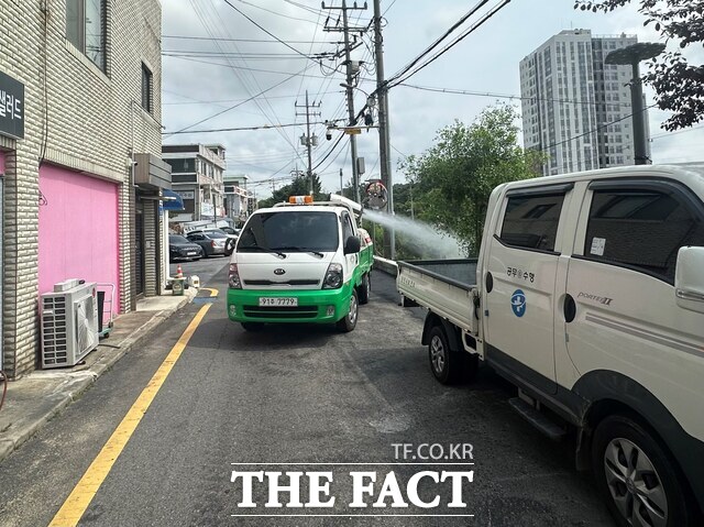당진시 모기 차단 차량 기동 방역 장면. /당진시