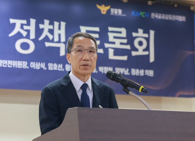 경찰청은 11일 서울 여의도 국회의원회관에서 '집회·시위 문화 개선 정책 토론회'를 열고 오는 8월 말부터 온라인 집회 신고제를 시범운영한다고 밝혔다. 사진은 유재성 경찰청장 직무대행 발언 모습./경찰청 제공