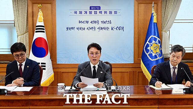 김민석 국무총리가 11일 오후 서울 종로구 정부서울청사에서 열린 국제개발협력위원회 회의에 참석해 모두발언을 하고 있다. /임영무 기자