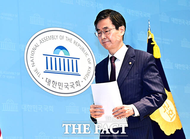 조경태 국민의힘 의원이 11일 오전 서울 여의도 국회 소통관에서 기자회견을 열고 하반기 국회부의장 선거 출마선언을 하고 있다. /국회=배정한 기자