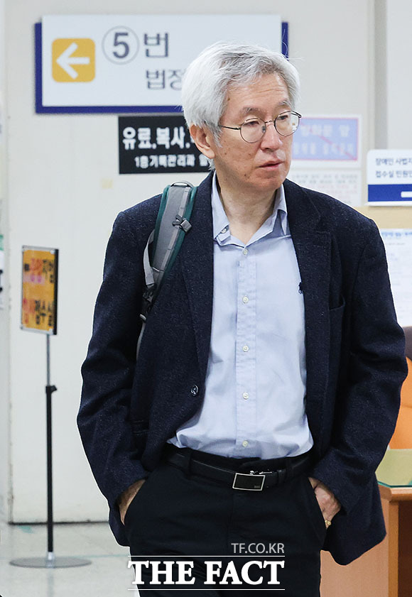 김용진 전 뉴스타파 대표가 11일 오전 서울 서초구 서울중앙지방법원에서 열린 '윤석열 전 대통령 명예훼손' 허위보도 의혹 관련 공판에 출석하고 있다. /서예원 기자