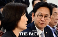  강민아 교수와 대화 나누는 배경훈 부총리 [포토]