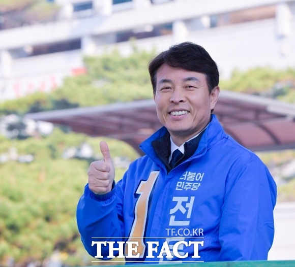 전문학 더불어민주당 대전시 서구청장 후보 모습 /전문학 후보 캠프