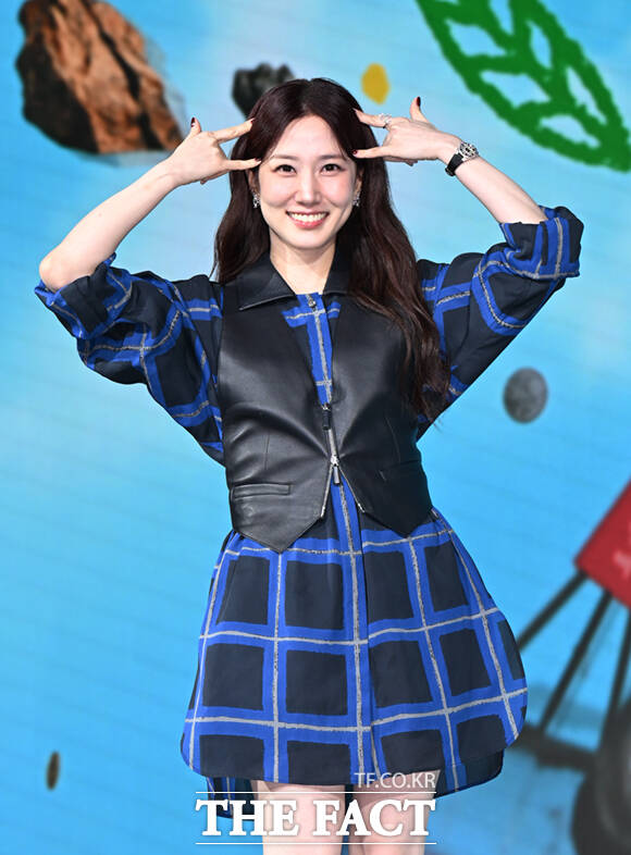 배우 박은빈이 12일 서울 종로구 JW 메리어트 동대문 스퀘어에서 열린 넷플릭스 새 시리즈 '원더풀스' 제작발표회에 참석해 포즈를 취하고 있다. /이새롬 기자