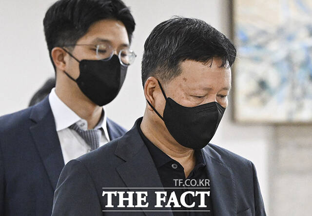 구영배 큐텐그룹 대표가 12일 오전 서울 서초구 서울중앙지방법원에서 열린 티몬·위메프 미정산 사태 관련 공판에 출석하고 있다. /박헌우 기자