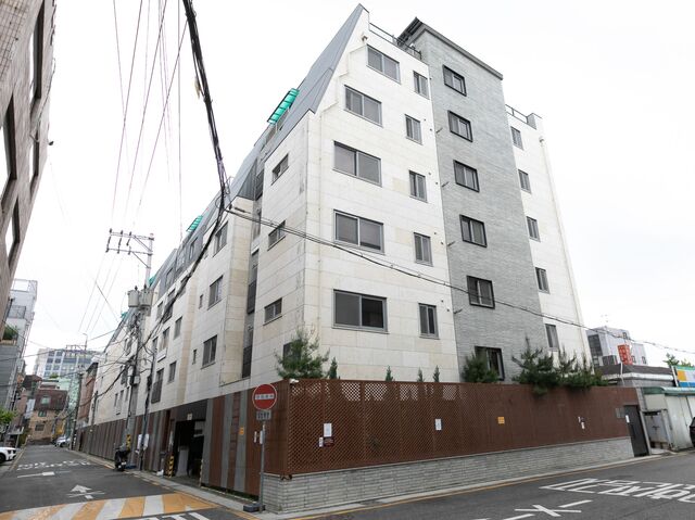 한국토지주택공사(LH)는 이달 수도권에 든든전세주택 1253호를 공급한다고 12일 밝혔다. 사진은 서울 양재동 든든전세주택 전경. /LH