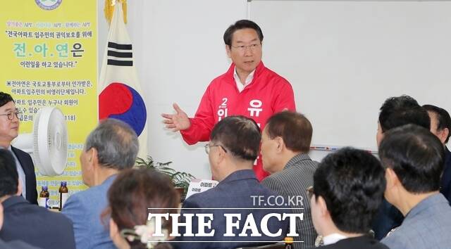 유정복 인천시장 후보가 12일 인천 전국 아파트입주자대표회의 연합회에서 열린 간담회에서 발언하고 있다. /정복캠프