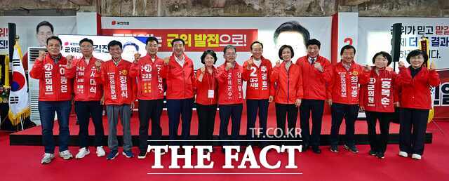 이날 행사장 안팎에서는 악수와 포옹, 연신 터져 나오는 환호 속에 보수 진영 원팀 결집 분위기가 뚜렷했다. /김진열 후보 선거캠프