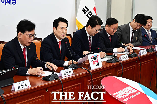 국민의힘이 12일 6·3 지방선거를 앞두고 중앙당 선거대책위원회 인선을 발표했다. 사진은 장동혁 국민의힘 대표가 11일 오전 서울 여의도 국회에서 열린 최고위원회의에 참석해 모두발언을 하고 있는 모습. /배정한 기자