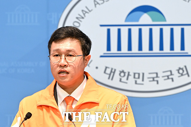 경기 하남갑 보궐선거 출마선언하는 김성열 개혁신당 최고위원(가운데).