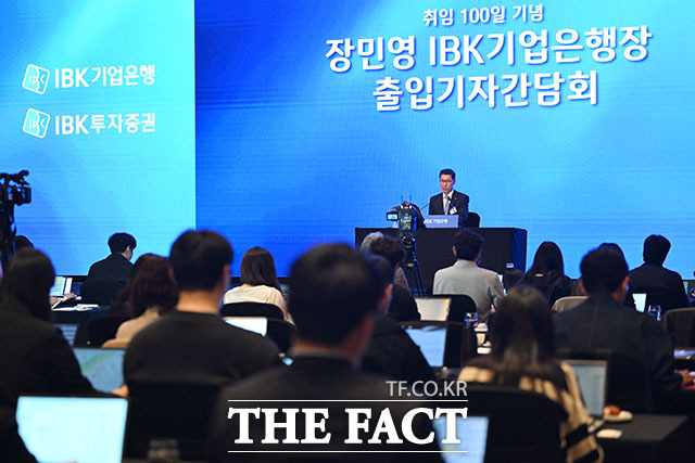 장민영 IBK기업은행장이 12일 오전 서울 영등포구 여의도 콘래드 호텔에서 열린 출입기자간담회에서 발언하고 있다. /서예원 기자