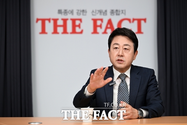 경기 평택을 국회의원 재보궐선거에 출마한 김용남 더불어민주당 후보가 11일 오후 서울 마포구 상암동에서 <더팩트>와 인터뷰를 하고 있다. /상암=서예원 기자