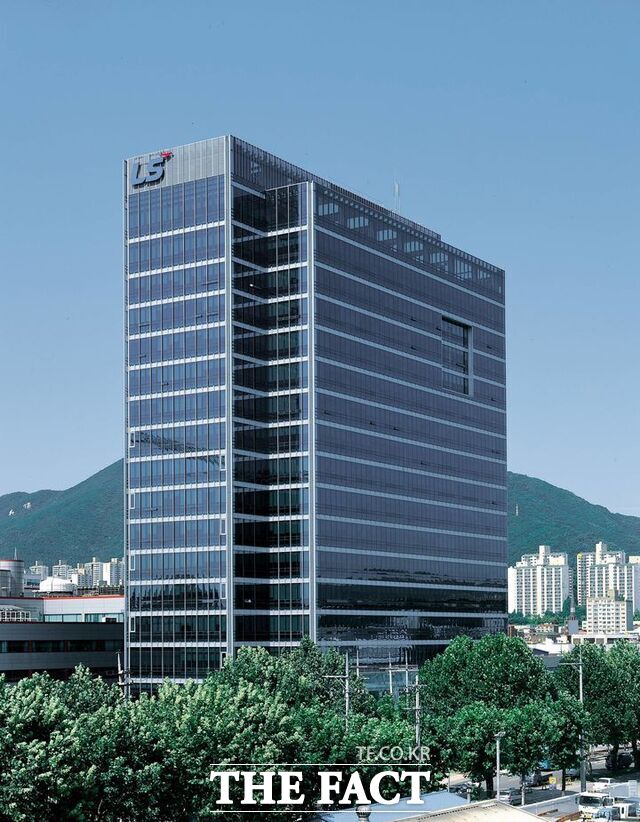 LS전선이 군산공장을 준공하고 재생동·큐플레이크 등 친환경 구리 소재 양산에 돌입하며 자원순환형 공급망 구축과 북미 시장 확대에 나섰다. /LS전선