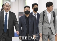  큐텐 구영배 '검은 마스크 쓰고' 법원 출석 [TF사진관]