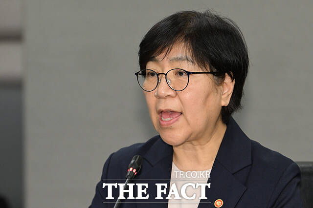 정은경 보건복지부 장관이 13일 오전 서울 중구 서울스퀘어에서 열린 '2026년도 제1차 고독사 예방 협의회'에 참석해 인사말을 하고 있다. /박헌우 기자