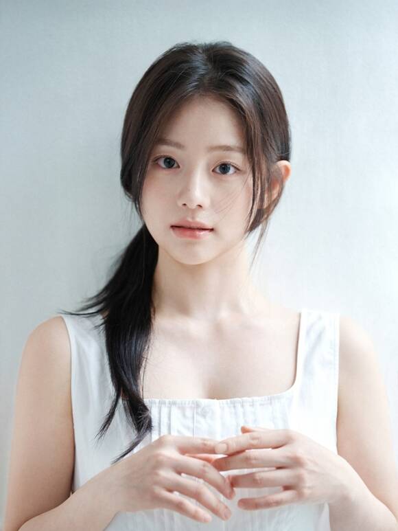 배우 채서안이 MBC 금토드라마 '21세기 대군부인'으로 눈도장을 찍은 데 이어 SBS 금토드라마 '멋진 신세계'로 또 한 번 연기 변신을 보여줄 것으로 기대를 모은다. /블리츠웨이엔터테인먼트