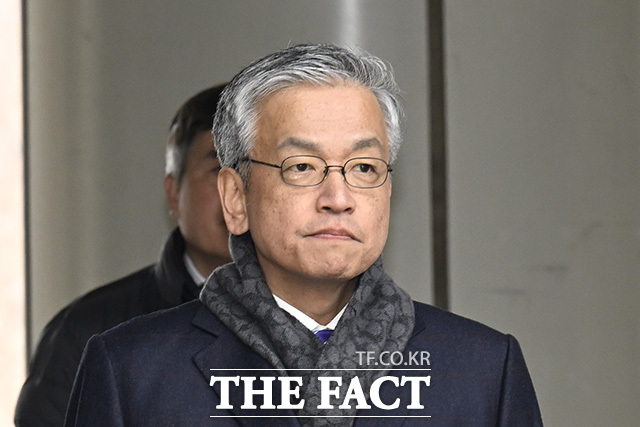한덕수 전 국무총리 내란 혐의 재판에서 위증한 혐의로 재판에 넘겨진 최상목 전 경제부총리의 재판부 기피신청이 항고심에서도 기각됐다. 최 전 부총리가 지난 2월 서울 서초구 서울중앙지방법원에서 열린 공판에 출석하고 있다. /송호영 기자