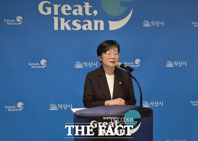 13일 익산시청 브리핑실에서 나은정 익산시 복지국장이 오는 20일 개막하는 전북 청소년박람회 기자회견을 하고 있다. /익산시