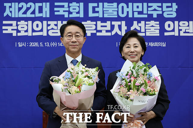기념사진 촬영하는 정청래 더불어민주당 대표와 조정식 국회의장 후보, 남인순 국회부의장 후보, 한병도 원내대표(왼쪽부터).