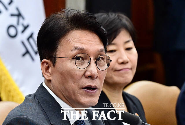 김민석 국무총리가 13일 오전 서울 종로구 정부서울청사에서 열린 비상경제본부 회의에 참석해 모두발언을 하고 있다. /임영무 기자