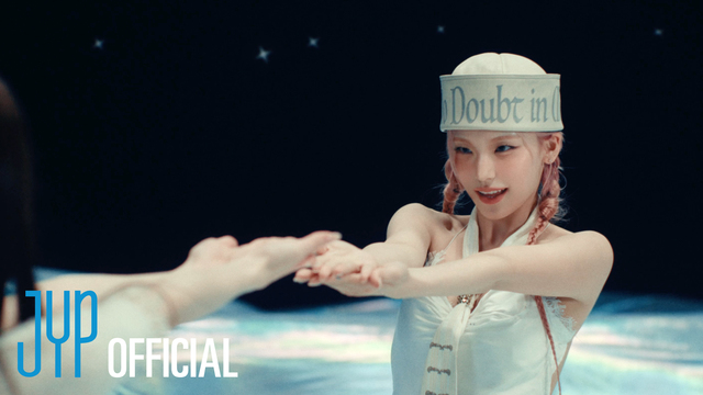 그룹 ITZY가 신곡 'Motto' 뮤직비디오 티저와 함께 퍼포먼스 일부를 공개했다./JYP엔터테인먼트